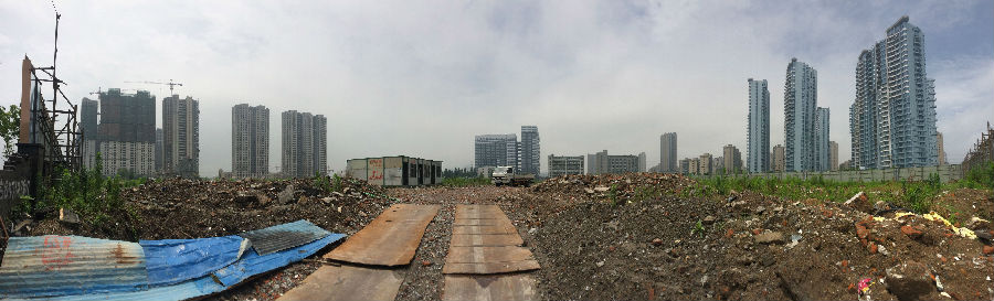 站在留香园的地块上,左手边即是御道路一号,右手边即是东方御府,三个项目紧紧挨着,显得格外整齐。1.jpg